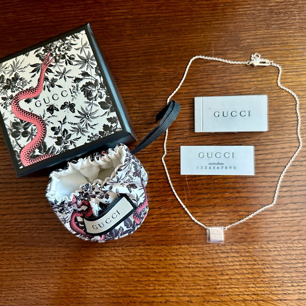 NIB 💖 GUCCI Sterling Silver Small Square Pendant Necklace - Picture 5 of 5
